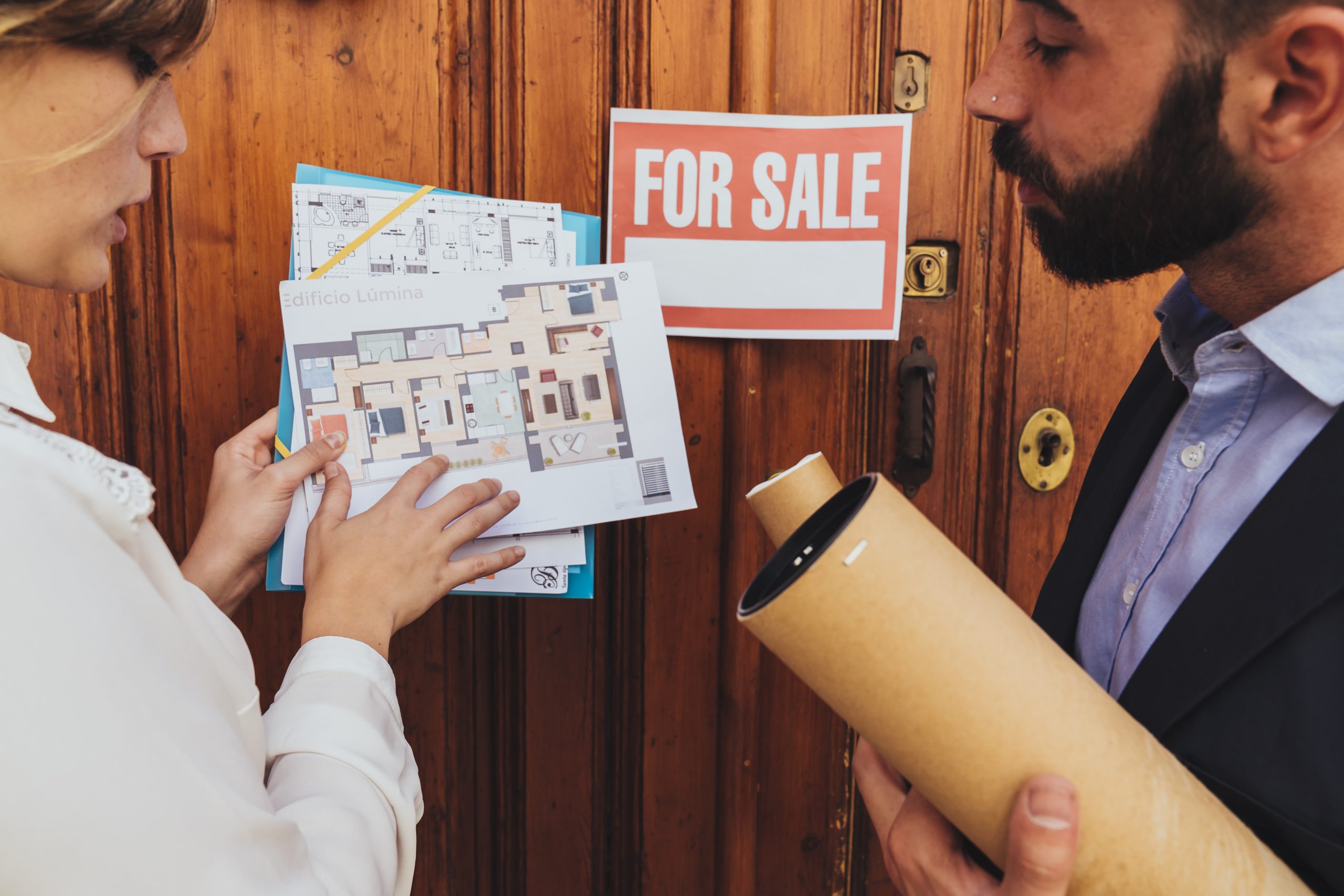 real-estate-agents-plans-sale